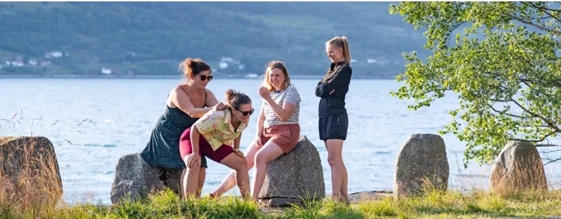 Posádka lidí na palubě
